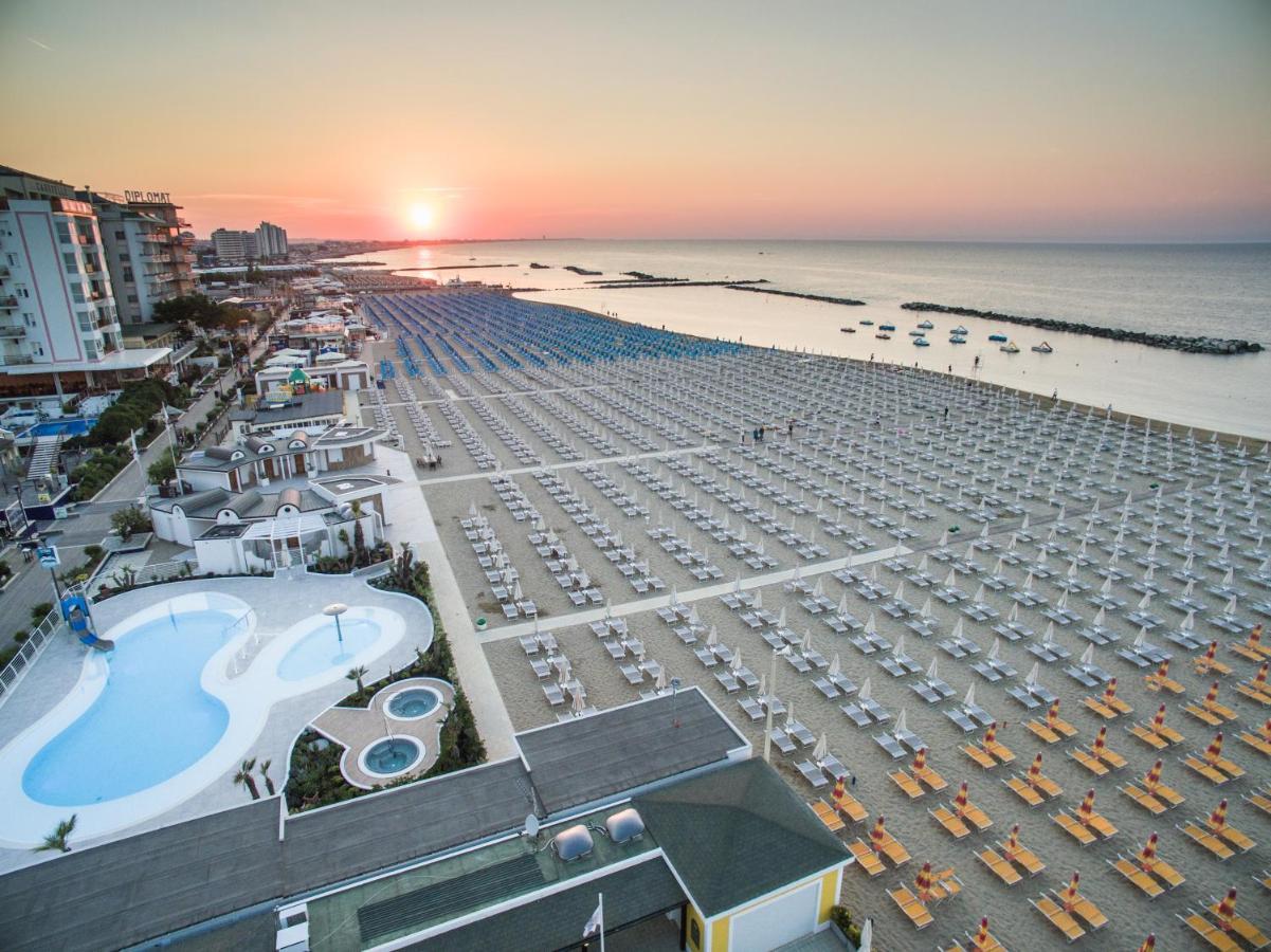 Mediterraneo Hotel&Suites Cattolica Exterior foto