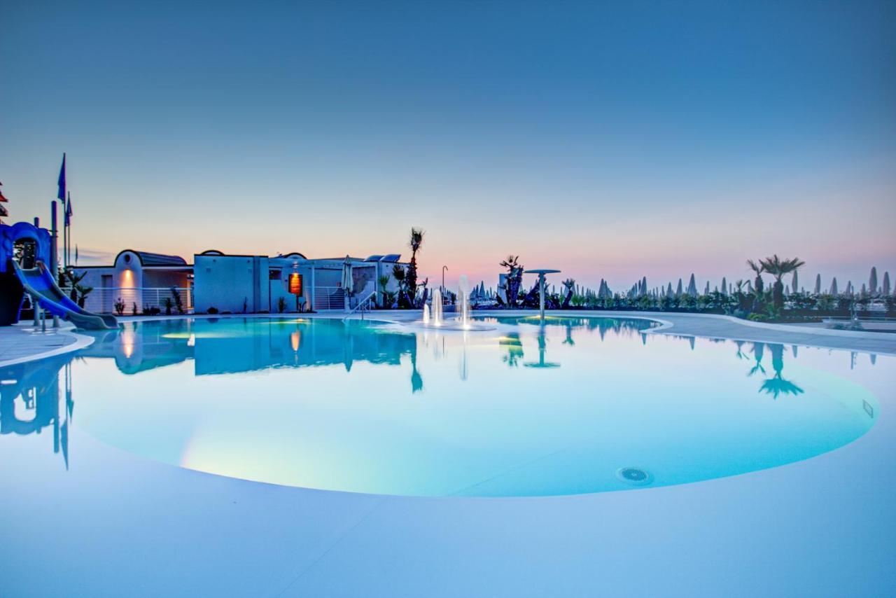 Mediterraneo Hotel&Suites Cattolica Exterior foto