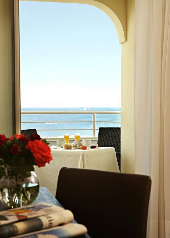 Mediterraneo Hotel&Suites Cattolica Exterior foto