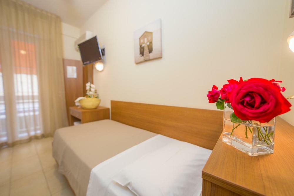 Mediterraneo Hotel&Suites Cattolica Exterior foto