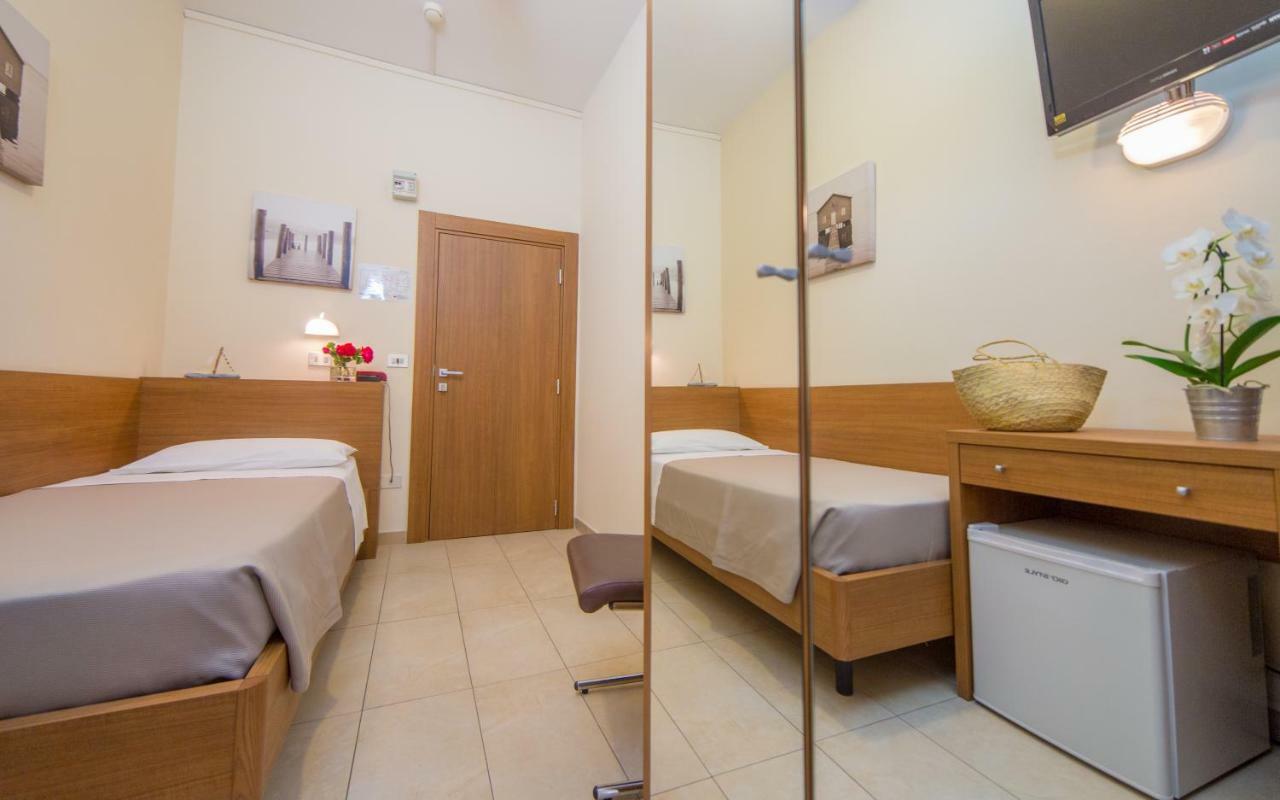 Mediterraneo Hotel&Suites Cattolica Exterior foto