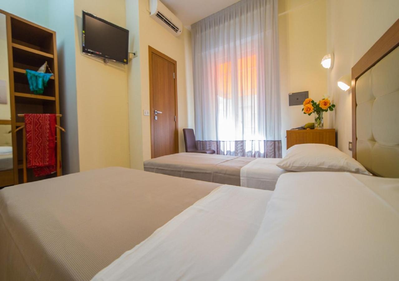 Mediterraneo Hotel&Suites Cattolica Exterior foto