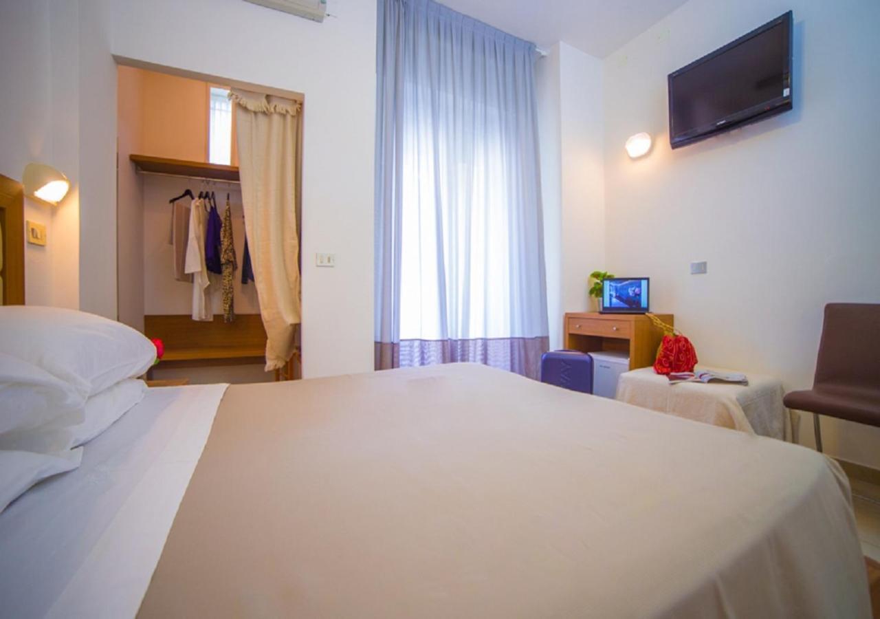 Mediterraneo Hotel&Suites Cattolica Exterior foto