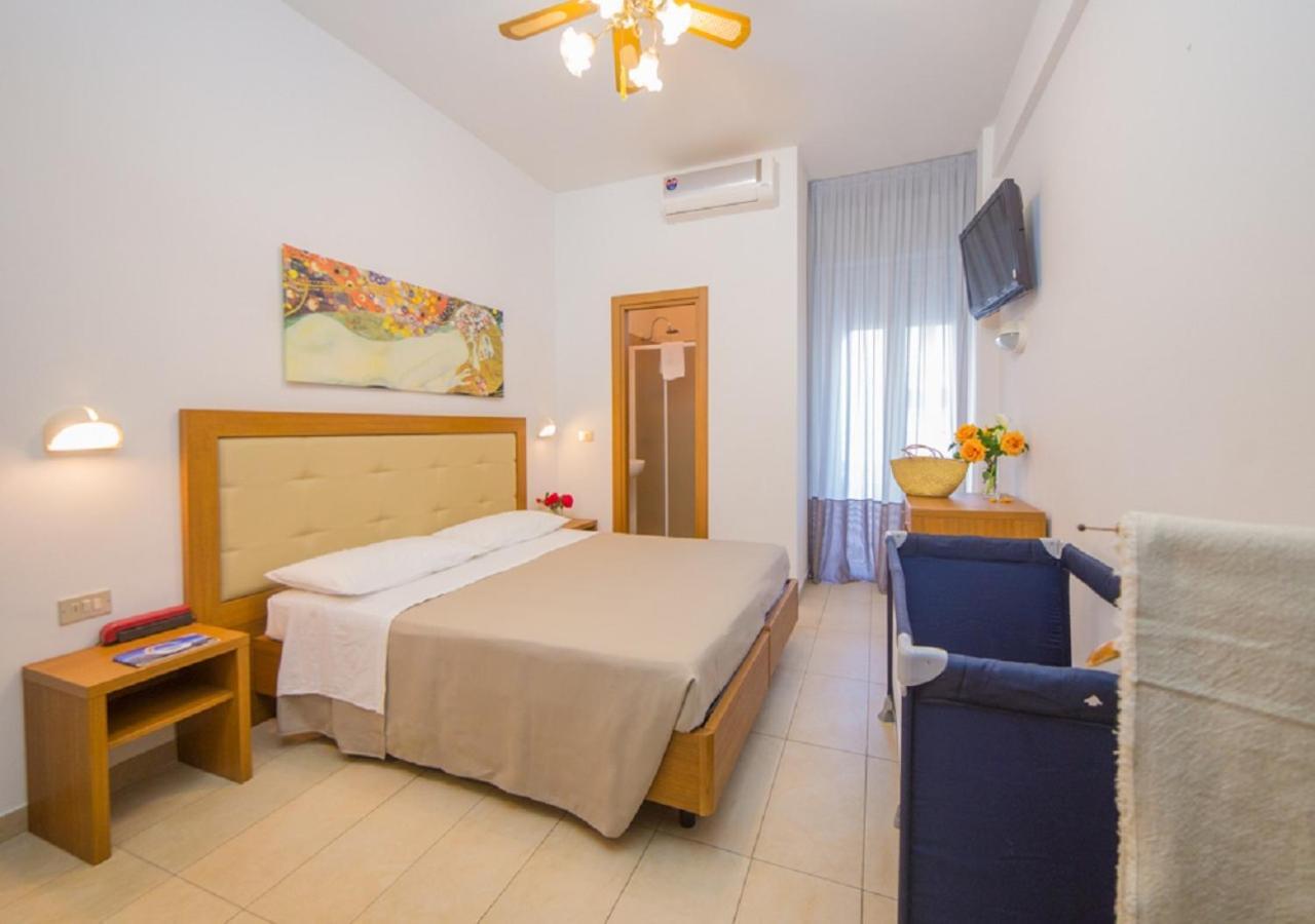 Mediterraneo Hotel&Suites Cattolica Exterior foto