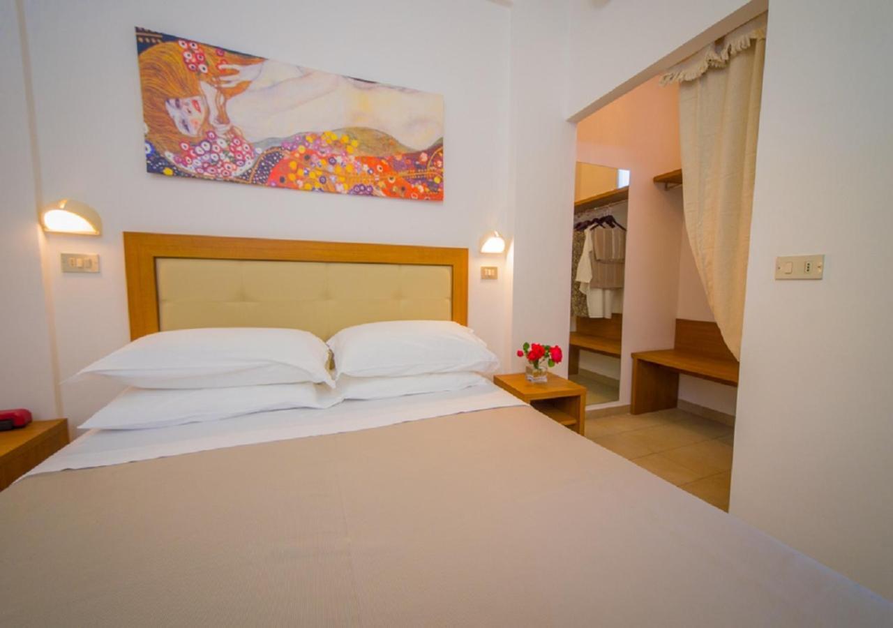 Mediterraneo Hotel&Suites Cattolica Exterior foto