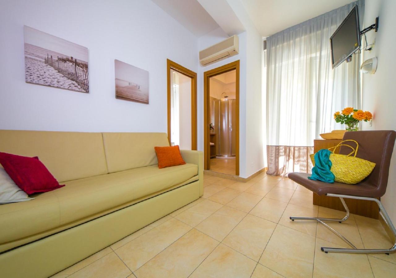 Mediterraneo Hotel&Suites Cattolica Exterior foto